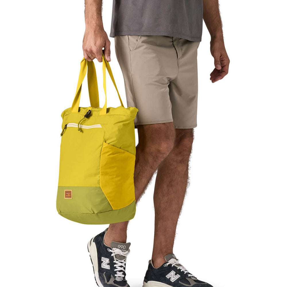 
                      
                        Patagonia Tote Pack Terravia green graze
                      
                    