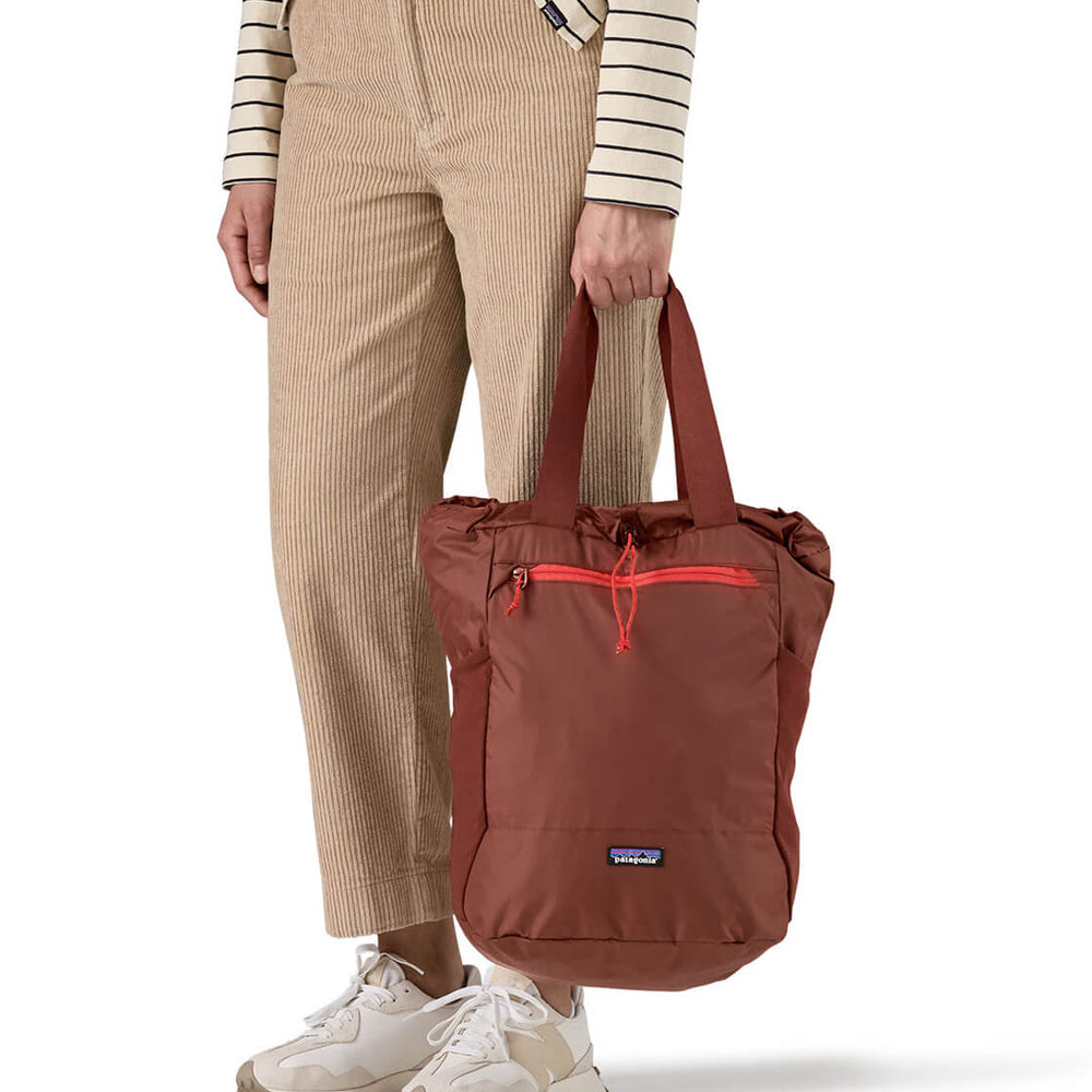 
                      
                        Patagonia Tote Pack Terravia red dried vanilla
                      
                    