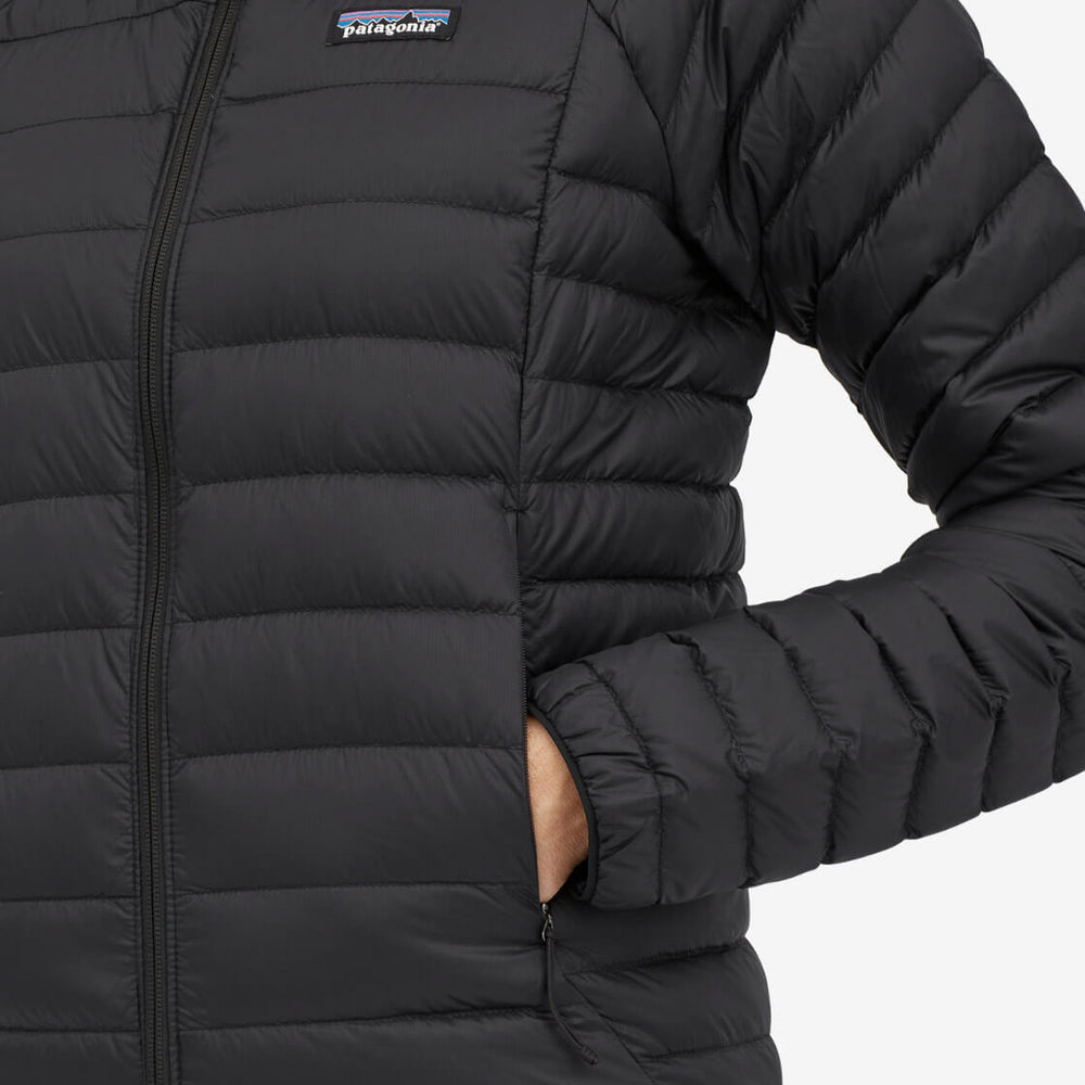 
                      
                        Patagonia W Jacket Down Sweater black
                      
                    