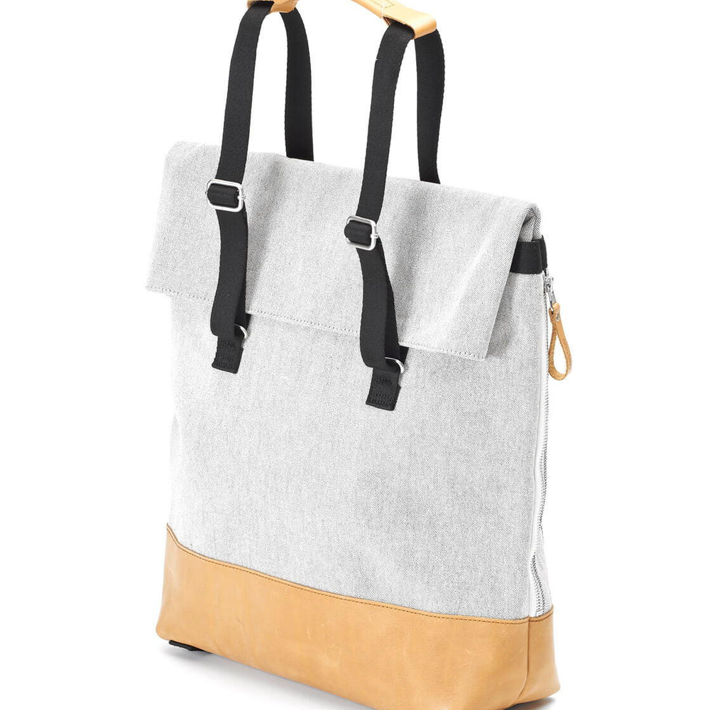 
                      
                        Qwstion Bag Day Tote raw blend natural leather
                      
                    