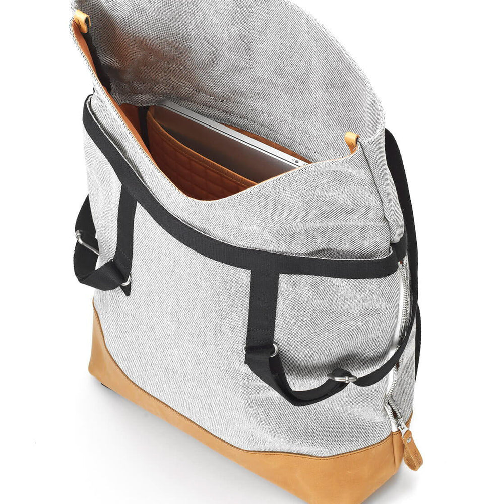 
                      
                        Qwstion Bag Day Tote raw blend natural leather
                      
                    