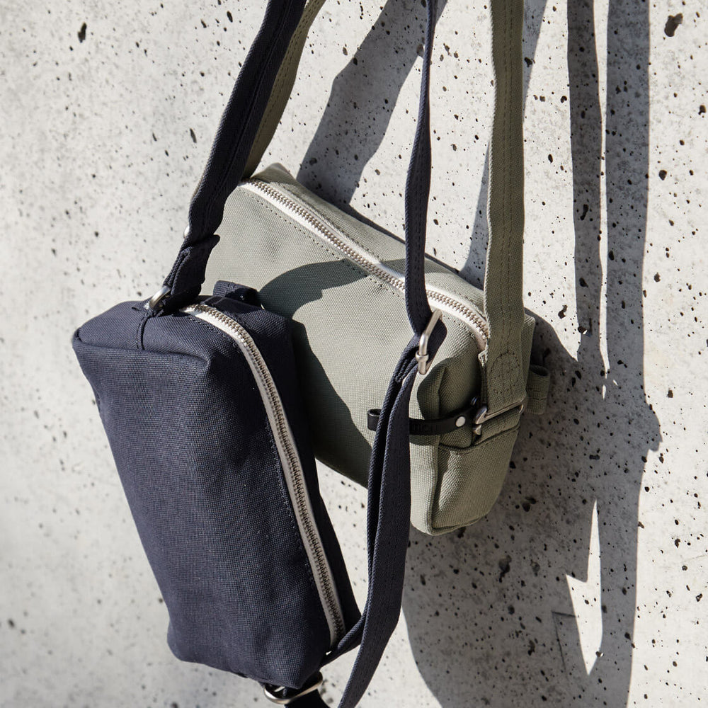 
                      
                        Qwstion Bag Hip Pouch classic navy
                      
                    
