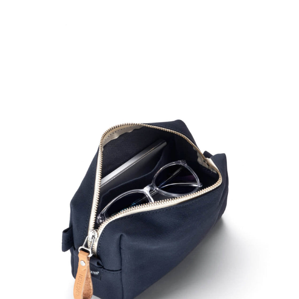
                      
                        Qwstion Bag Hip Pouch classic navy
                      
                    