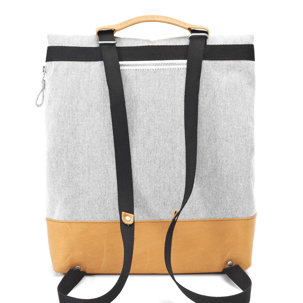 
                      
                        Qwstion Bag Tote raw blend natural leather
                      
                    