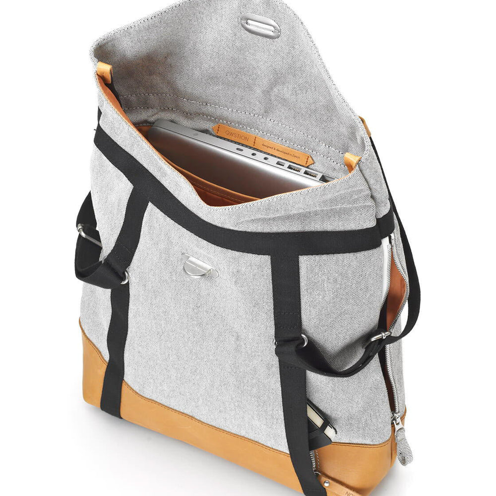 
                      
                        Qwstion Bag Tote raw blend natural leather
                      
                    