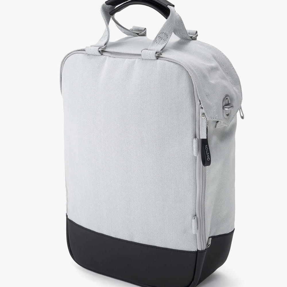 
                      
                        Qwstion Bananatex Daypack gravel black leather
                      
                    