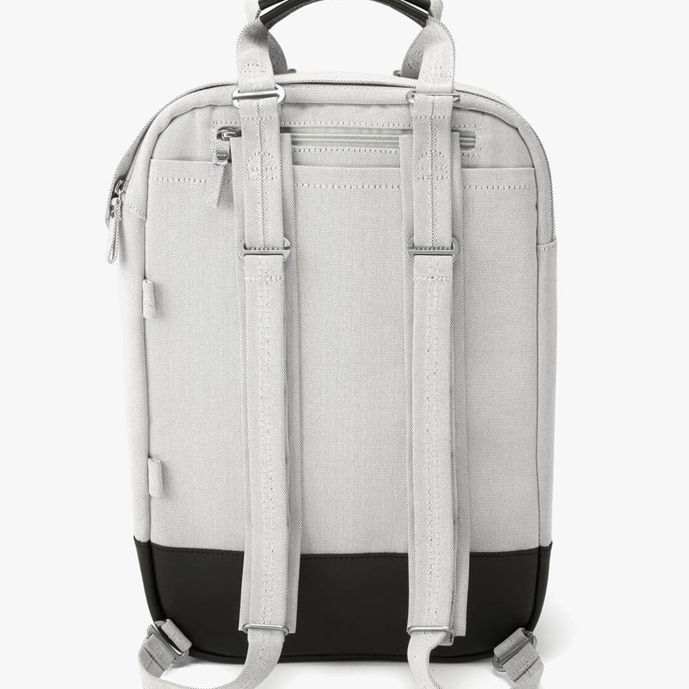 
                      
                        Qwstion Bananatex Daypack gravel black leather
                      
                    