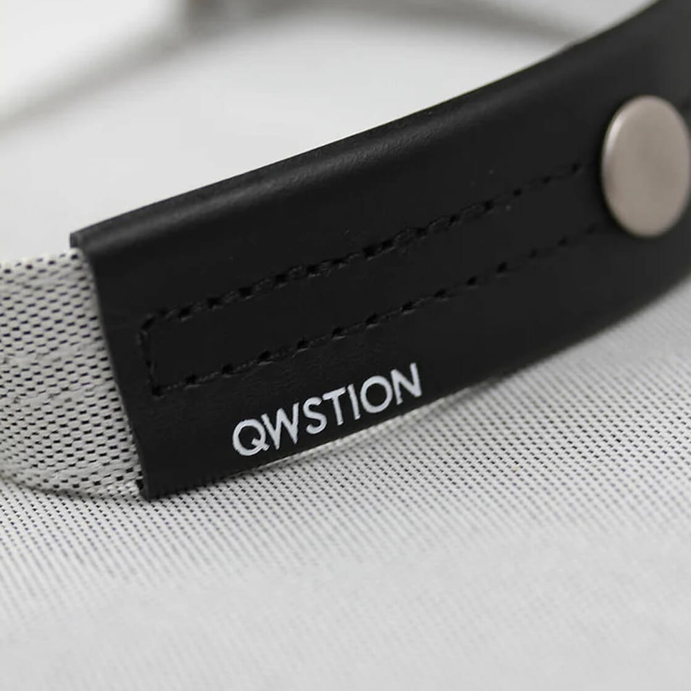 
                      
                        Qwstion Bananatex Daypack gravel black leather
                      
                    