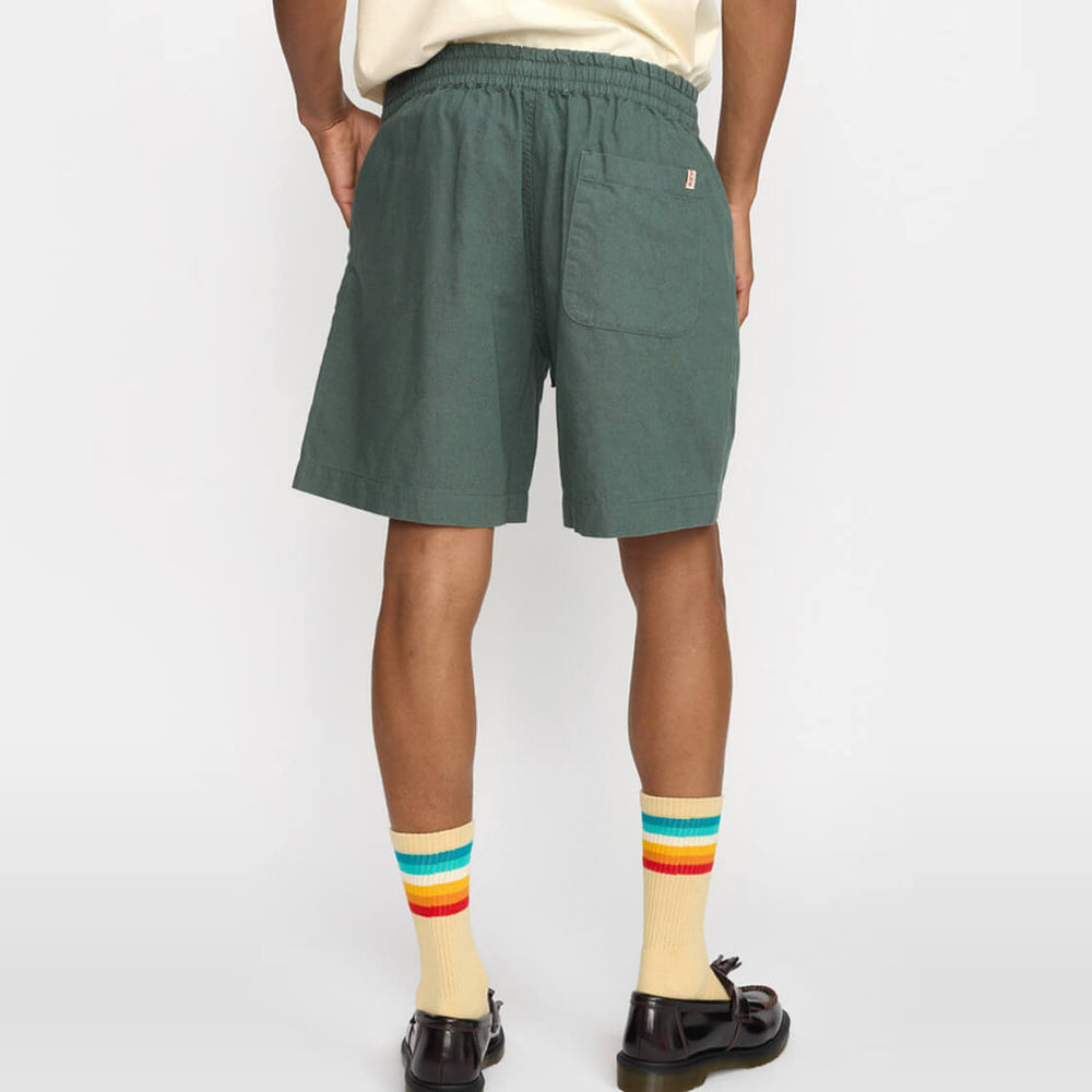 
                      
                        Revolution Shorts 4065 Linen green dust
                      
                    