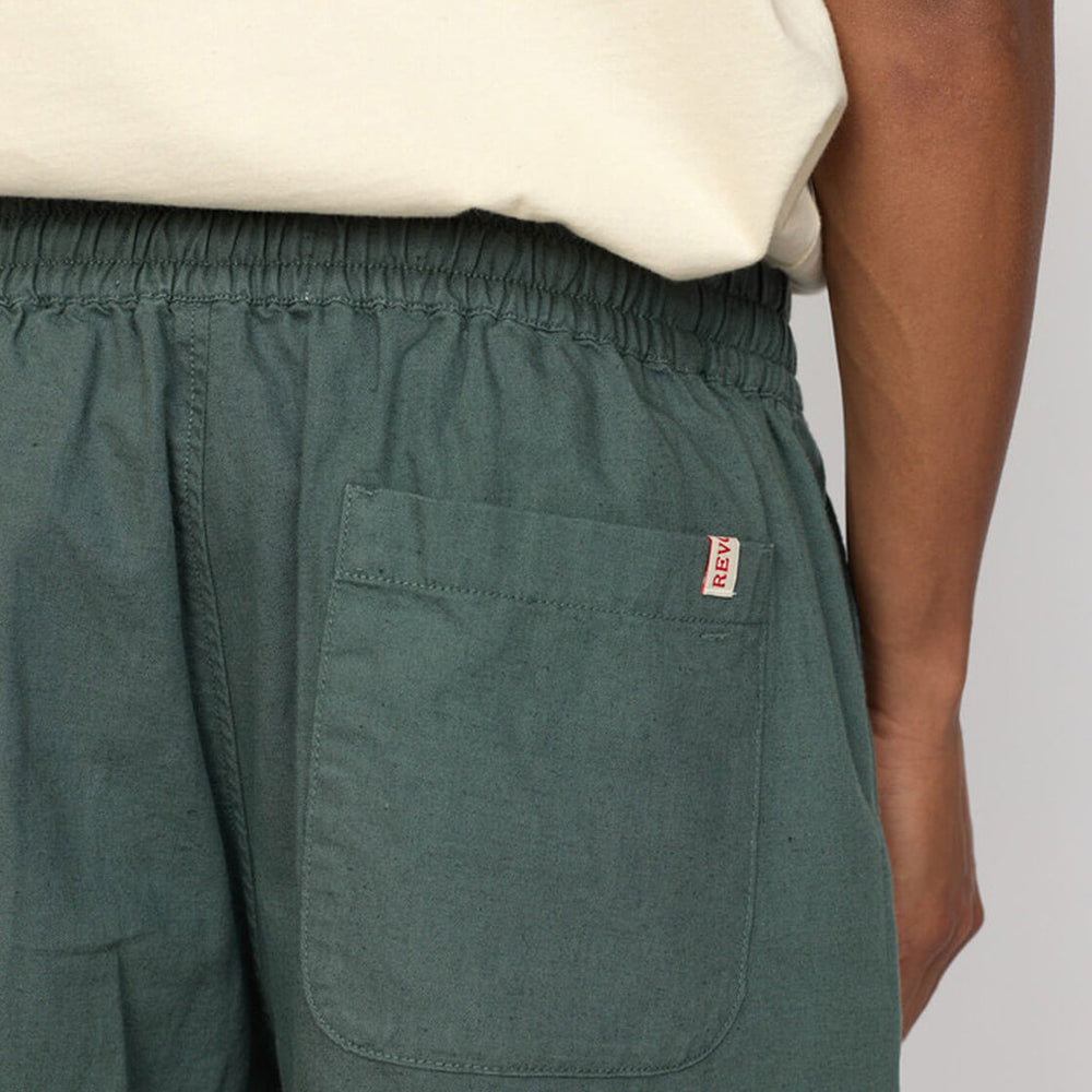 
                      
                        Revolution Shorts 4065 Linen green dust
                      
                    