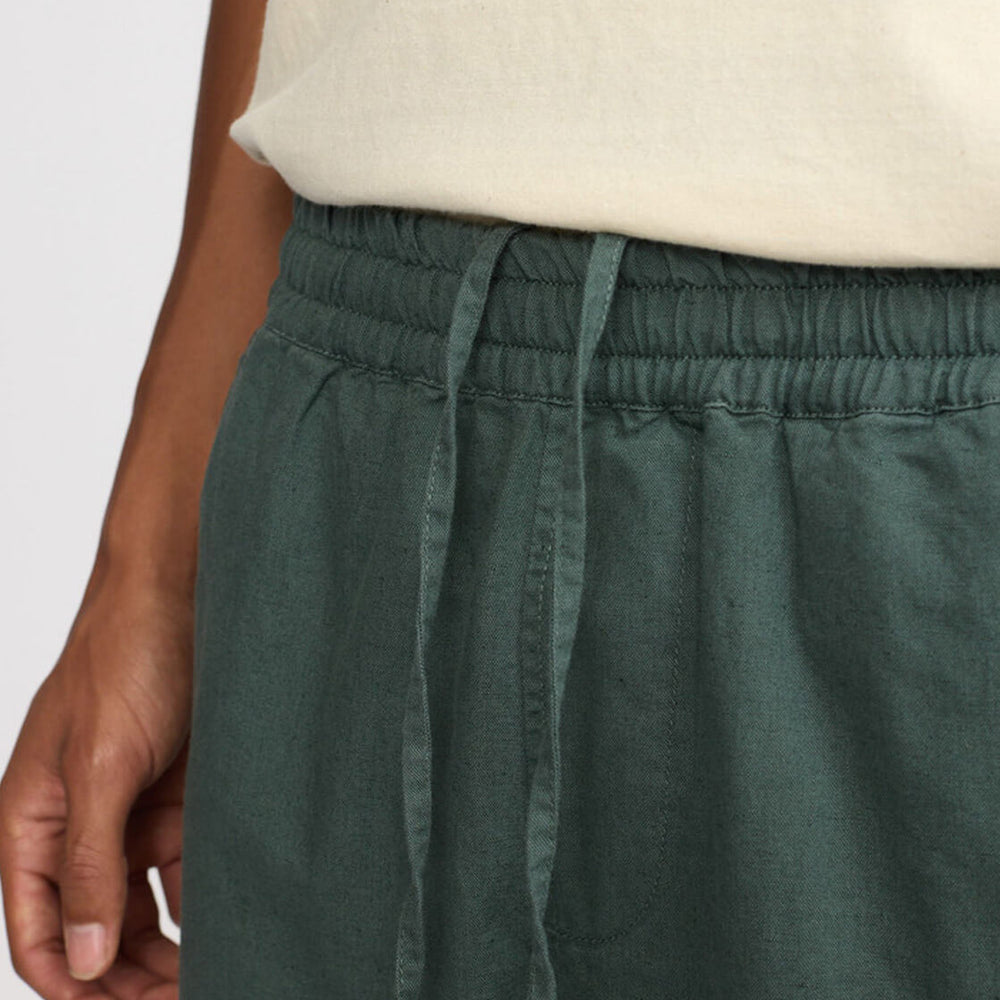 
                      
                        Revolution Shorts 4065 Linen green dust
                      
                    
