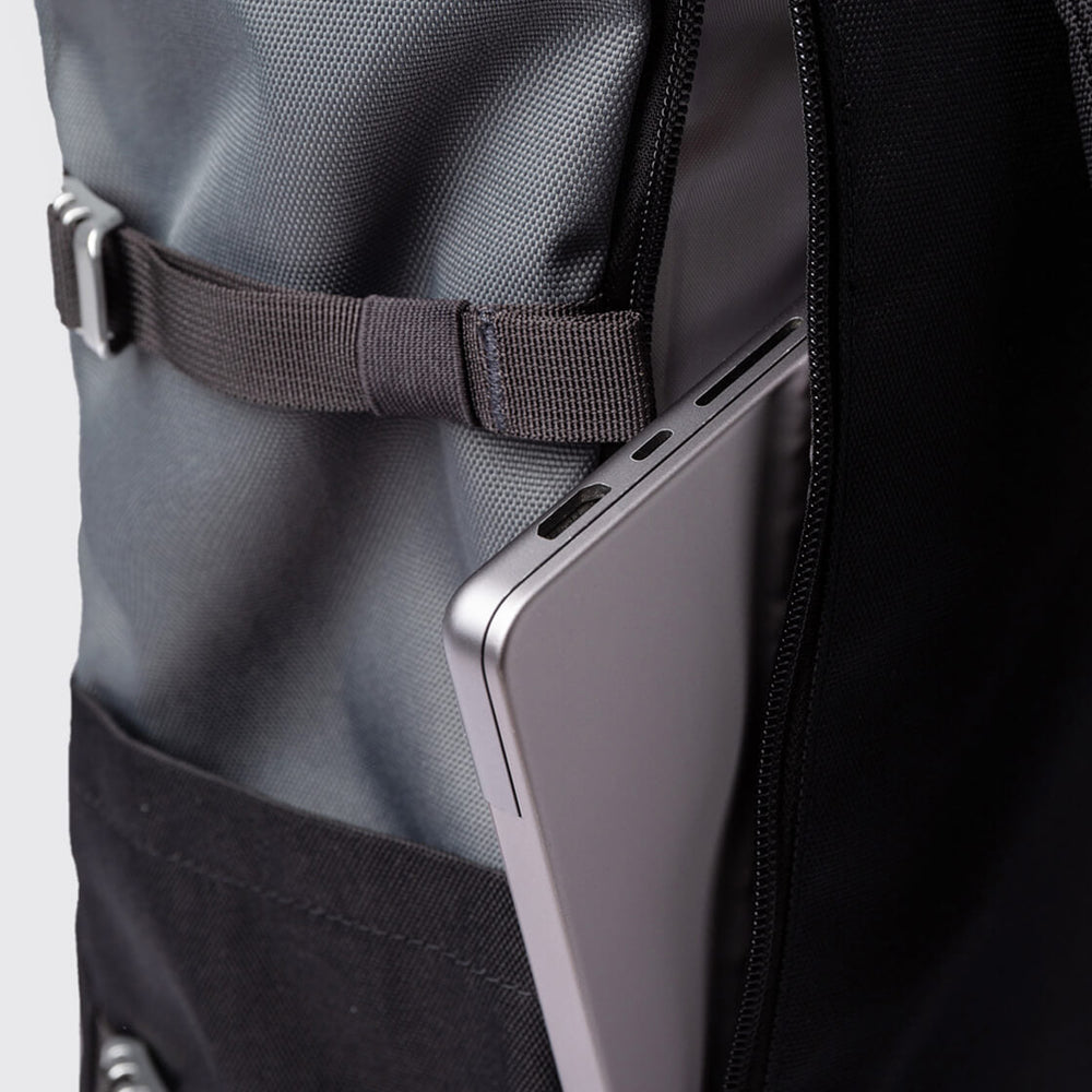 
                      
                        Sandqvist Backpack Rolltop L Icon grey multi dark with black leather
                      
                    