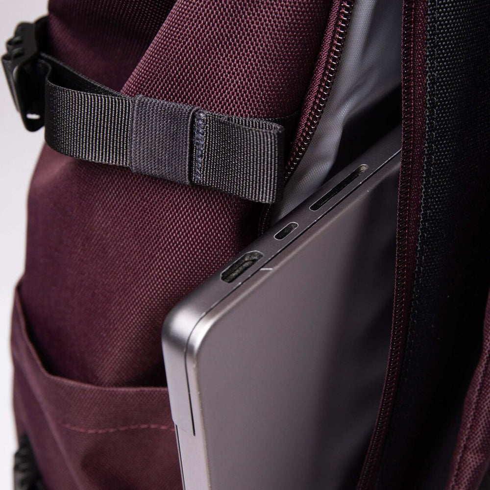 
                      
                        Sandqvist Backpack Rolltop L Icon red cabernet
                      
                    