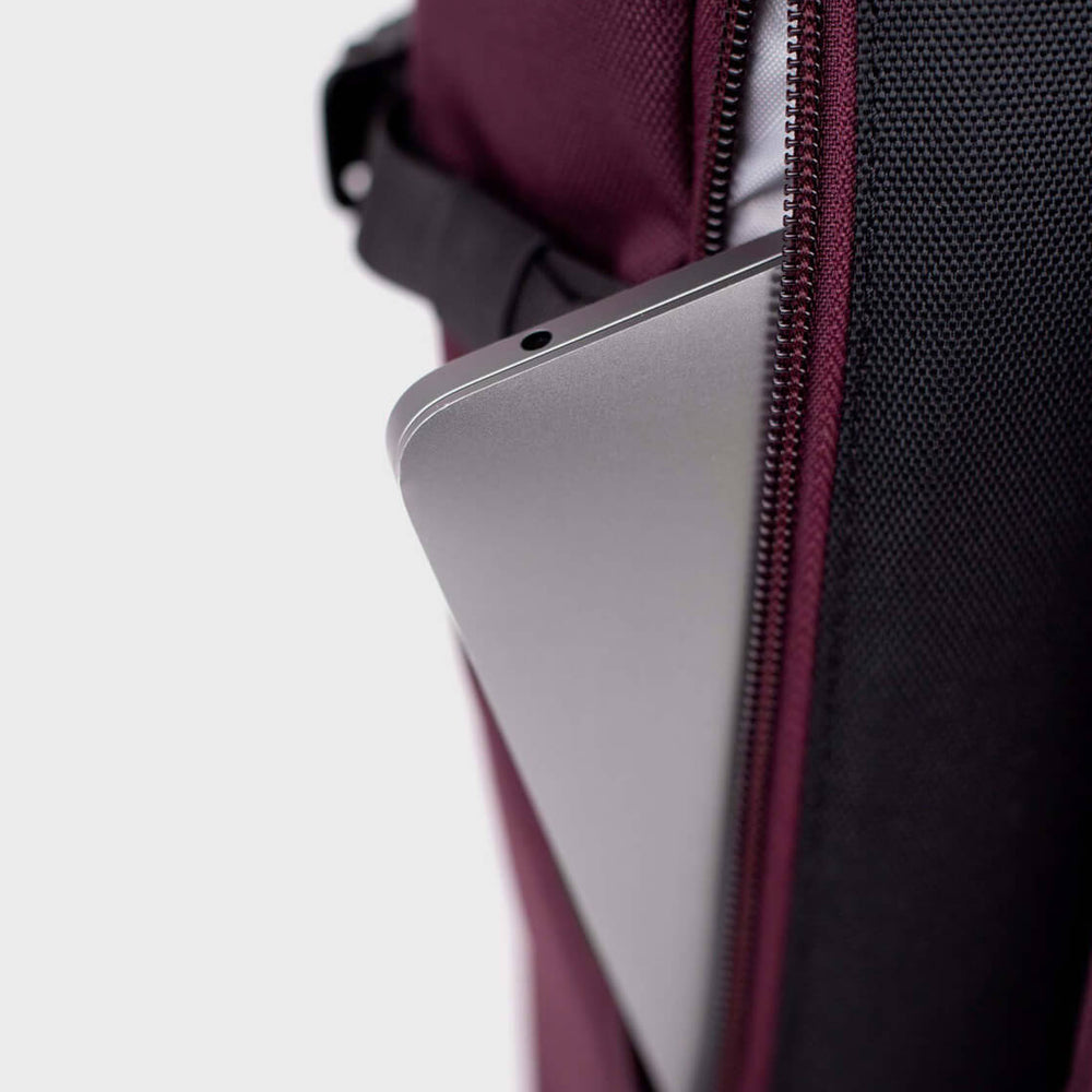 
                      
                        Sandqvist Backpack Rolltop L Icon red cabernet
                      
                    