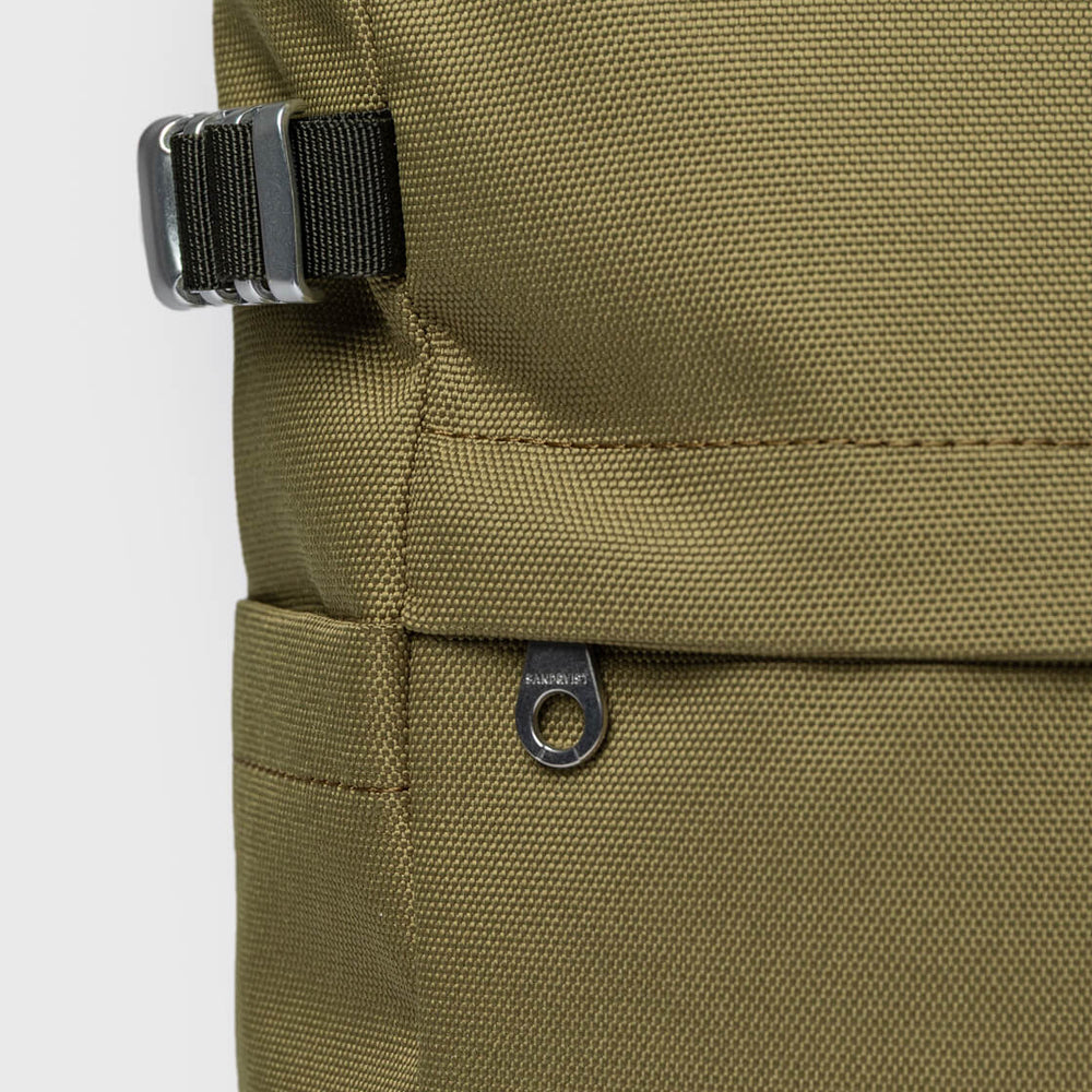 
                      
                        Sandqvist Backpack Rolltop M Icon beige olive drab with black leather
                      
                    