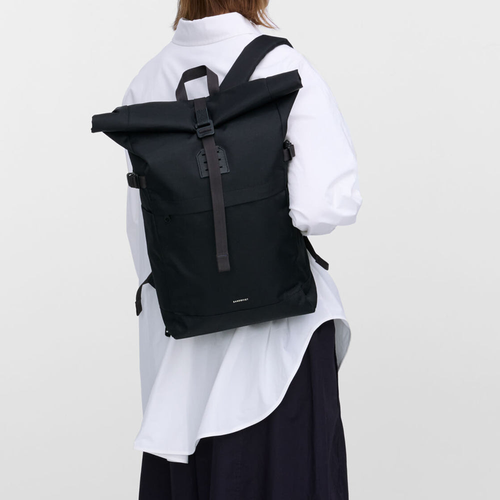 Sandqvist Backpack Rolltop M Icon black/black with black leather