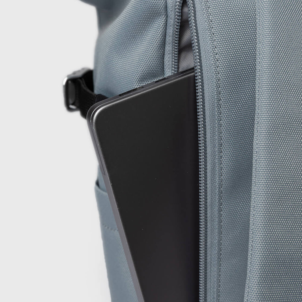 
                      
                        Sandqvist Backpack Rolltop M Icon grey ice blue with black leather
                      
                    