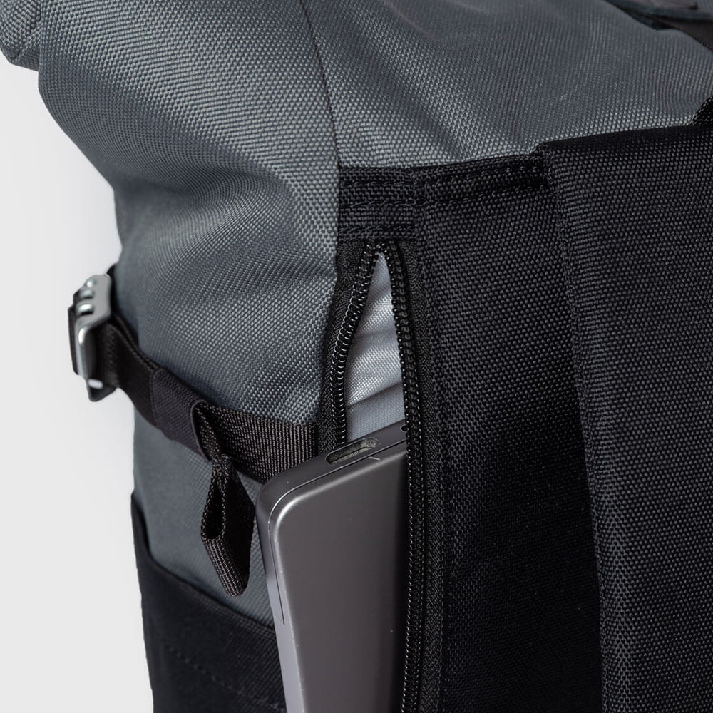
                      
                        Sandqvist Backpack Rolltop M Icon grey multi dark with black leather
                      
                    