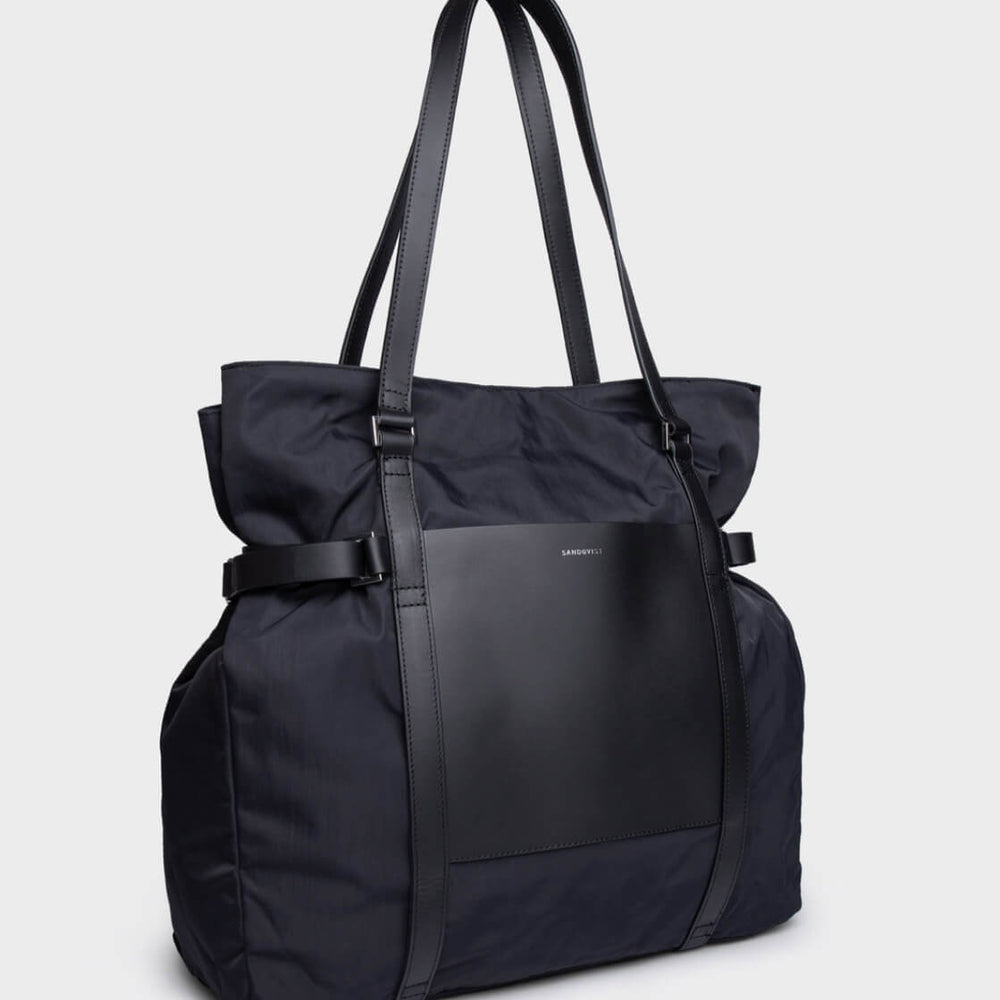 
                      
                        Sandqvist Bag Thea black
                      
                    