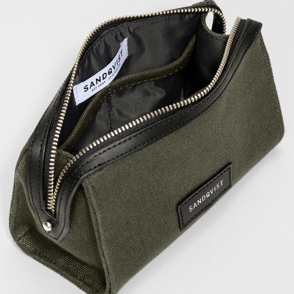 
                      
                        Sandqvist Washbag Ina green beluga
                      
                    