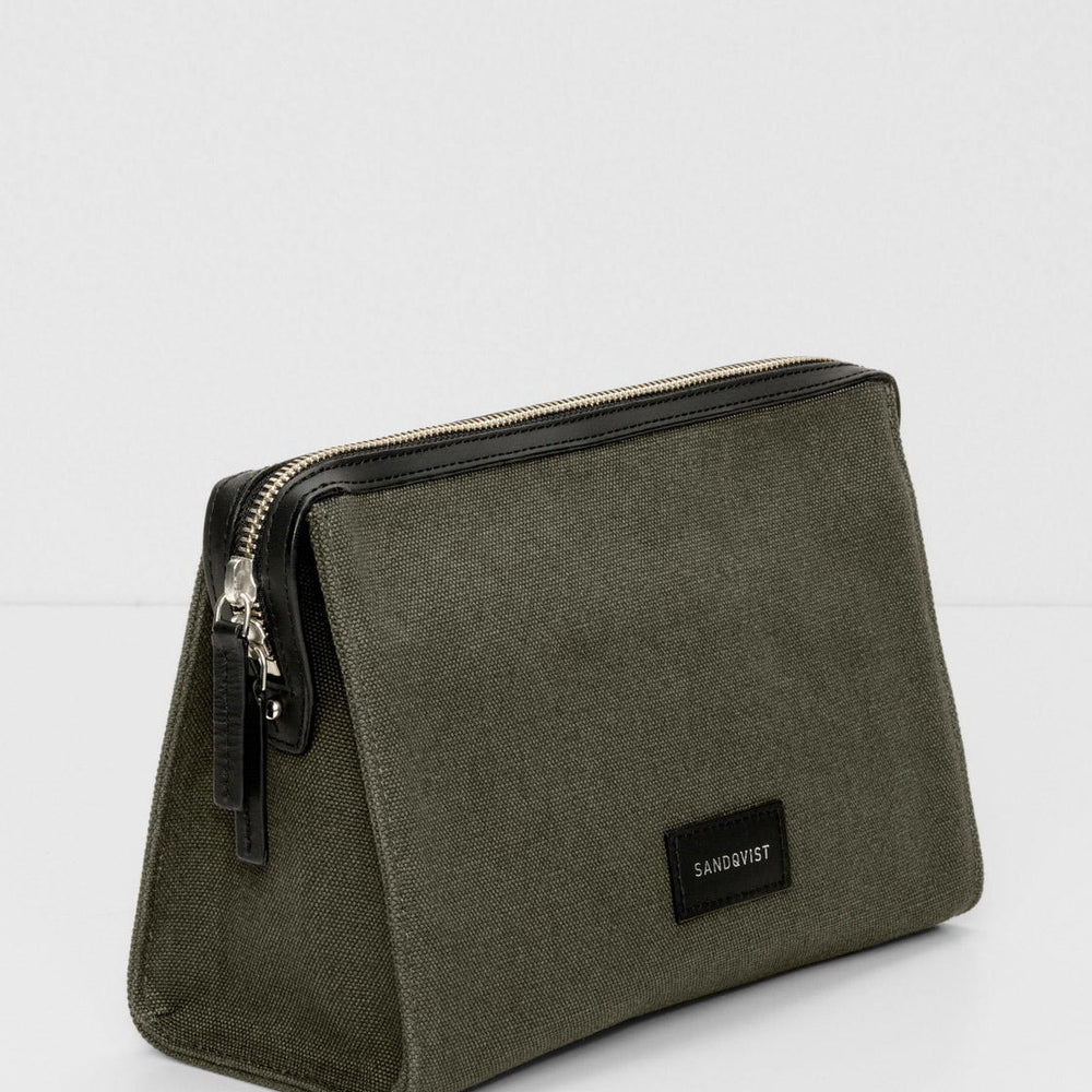 
                      
                        Sandqvist Washbag Sana green beluga
                      
                    