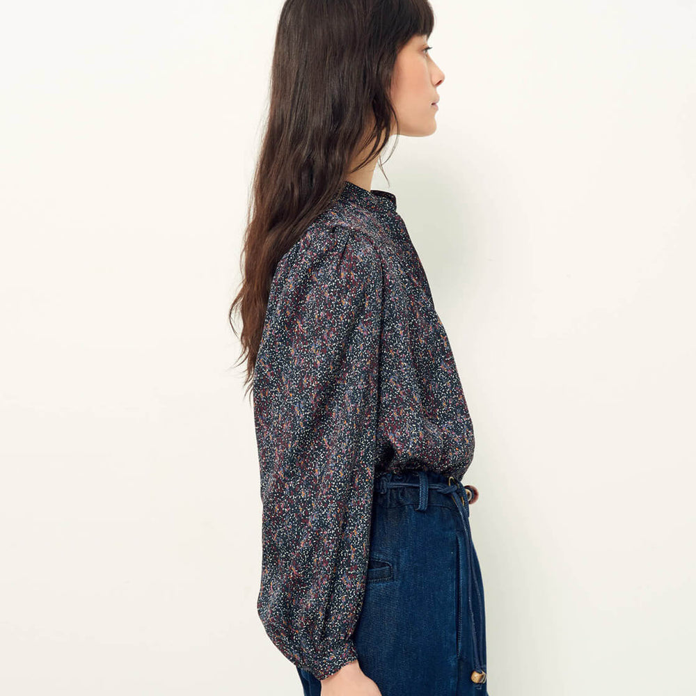 
                      
                        Sessun W Shirt Leonce multi records
                      
                    