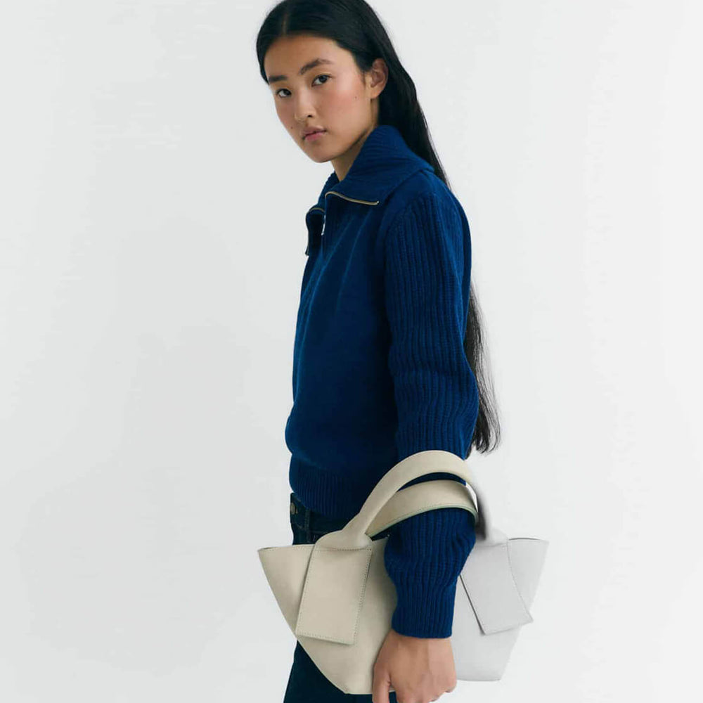 
                      
                        Thinking Mu W Knit Tanit blue indigo
                      
                    