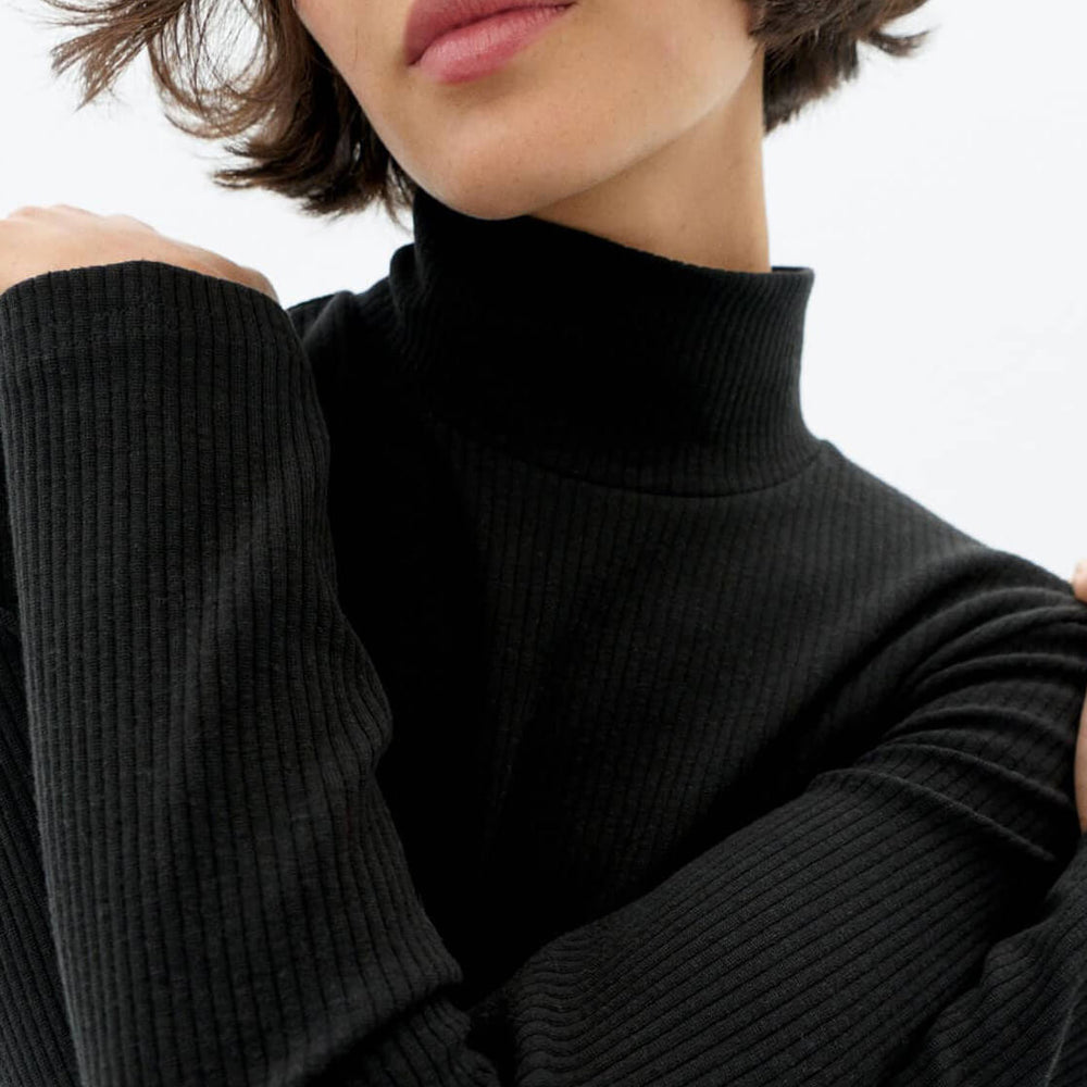 
                      
                        Thinking Mu W Longsleeve Aine Hemp black
                      
                    
