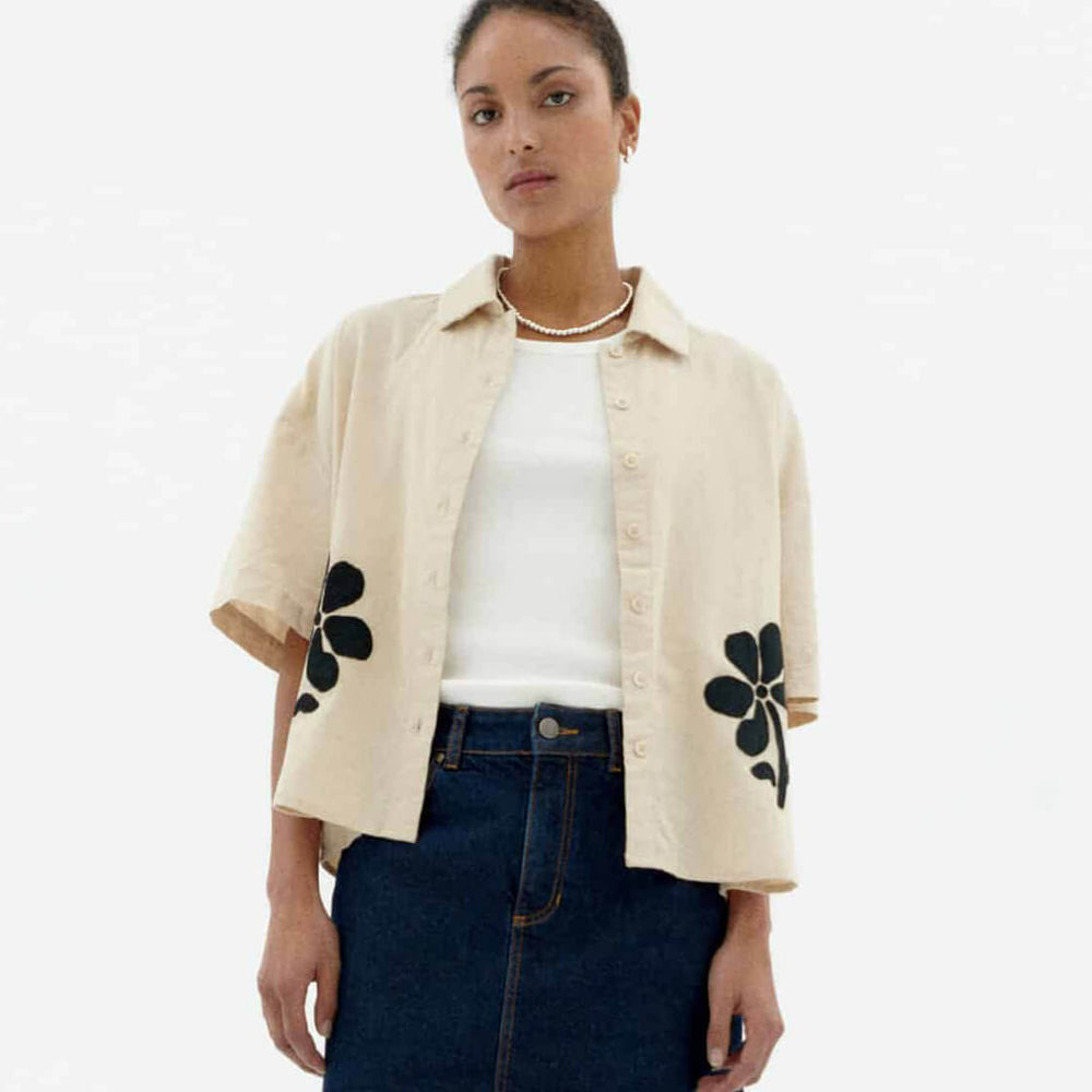 
                      
                        Thinking Mu W Shirt Anna beige marygold
                      
                    