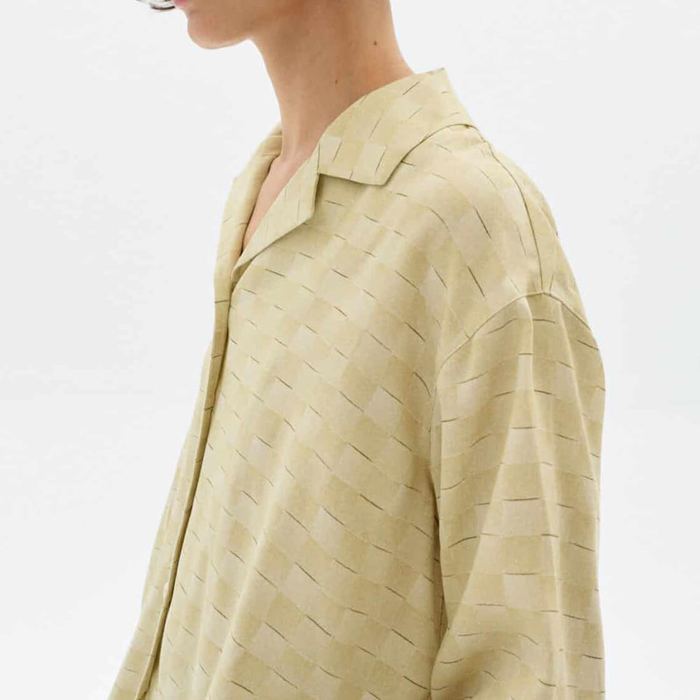 
                      
                        Thinking Mu W Shirt Sira beige julia printed
                      
                    