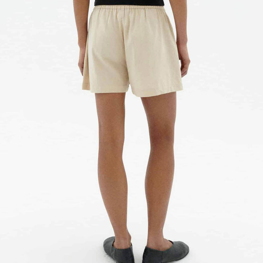 
                      
                        Thinking Mu W Shorts Geranio beige marygold
                      
                    