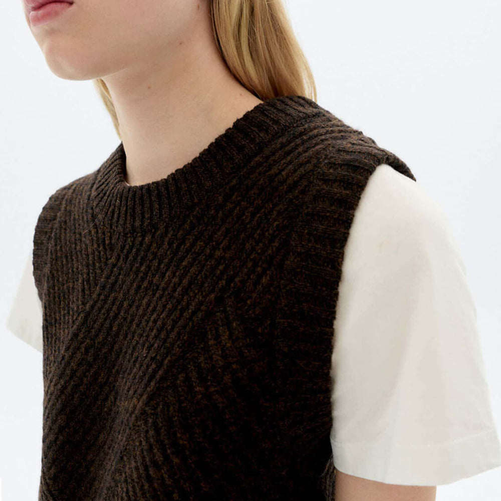 
                      
                        Thinking Mu W Vest Kaia Knitted brown
                      
                    