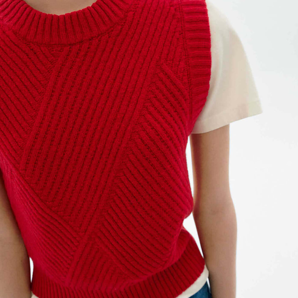 
                      
                        Thinking Mu W Vest Kaia Knitted red
                      
                    