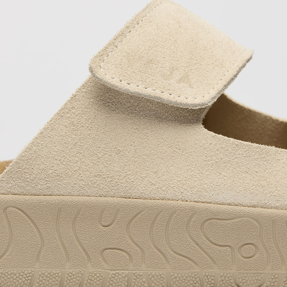 
                      
                        Veja Sandals Etna Suede Soft beige pierre almond
                      
                    