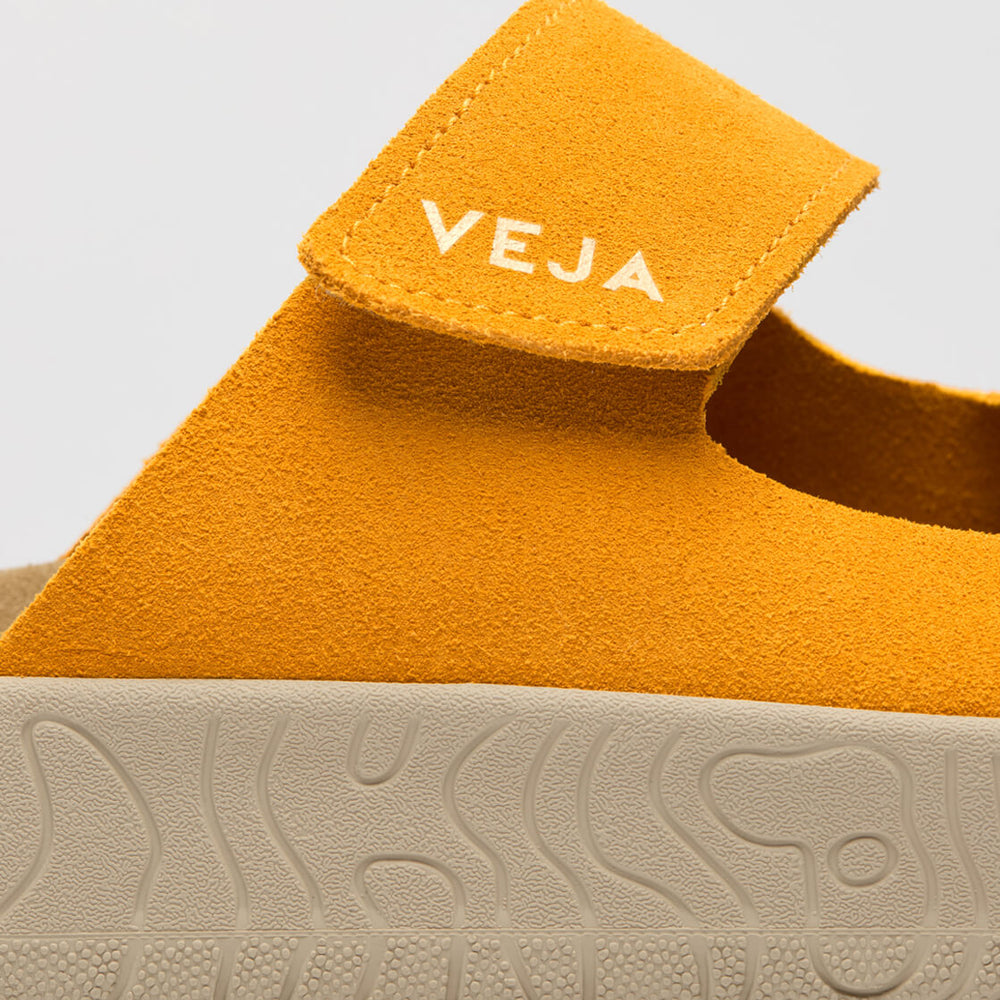 
                      
                        Veja Sandals Etna Suede Soft yellow safran almond
                      
                    