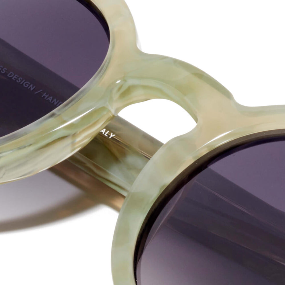 
                      
                        Viu Sunglasses Definite milky matcha
                      
                    